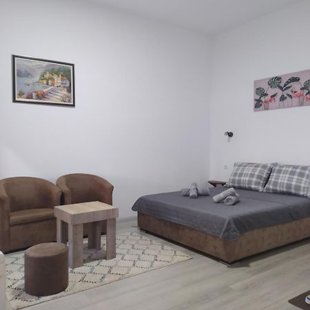 Lotus House Lägenhet Zrenjanin Exteriör bild