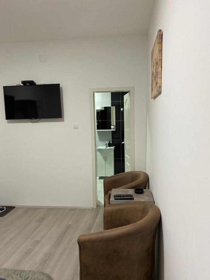 Lotus House Lägenhet Zrenjanin Exteriör bild